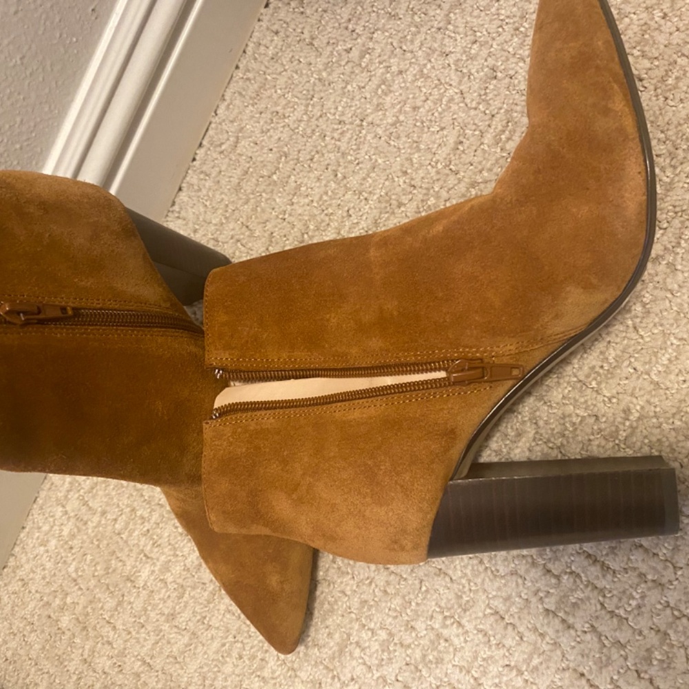 Saks Fifth Avenue Tan Suede Pointed Toe Block Heel Ankle Boots - Picture 5 of 9